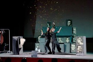 Theaterstück „Der schwarze Hund“ in Halle