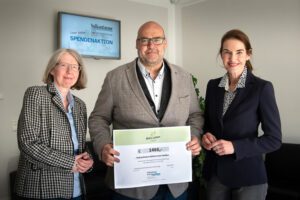 Gesundheits-Messe spendet an „Leser helfen“